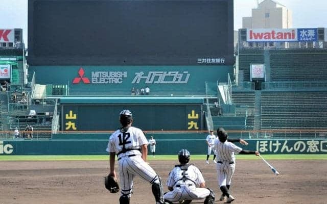 津田学園が甲子園練習　「はま風」確かめながらノック
