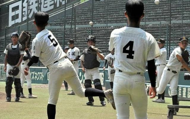 尽誠学園が甲子園練習　広瀬主将「憧れの場で投げられてうれしい」