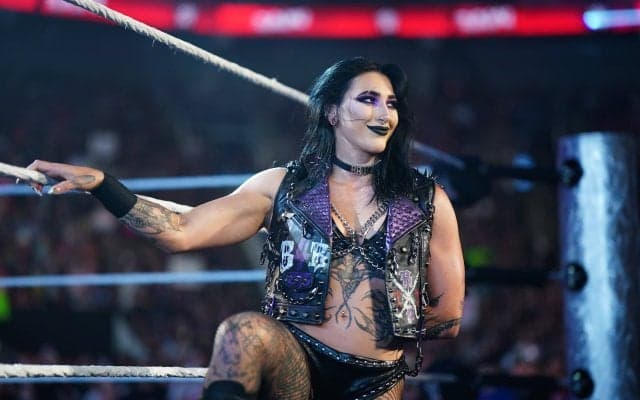 “最恐”美女レスラー、すっぴん姿で「セクシー×パンク」新衣装の自撮りショットが大バズり！ “大一番”前に圧巻の肉体美を披露