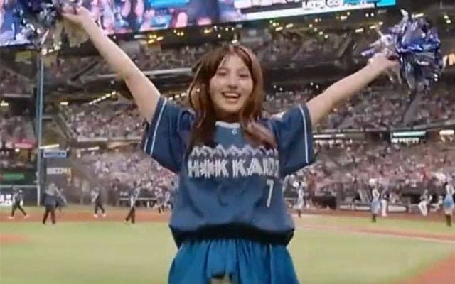 「可愛すぎる！」エスコンに降臨した人気グラドル　美女チアに混じって“存在感”「輝いてる」