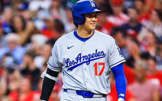 大谷翔平に敵軍マスコットも興味津々　痛烈イジリ、プレゼント…異例の“愛されぶり”