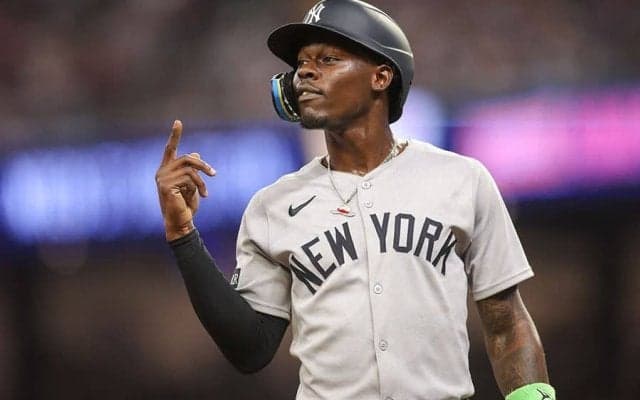 二塁手を挑発したら返り討ちに？　ヤ軍“問題児”が痛恨ミス…地元放送局も激怒