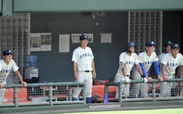 劣勢でも明るく前向きに戦える綾羽の選手たち、ヒミツはベンチに？