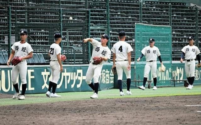 「落ち着いて、楽しく」　西日本短大付の選手たち　甲子園で練習