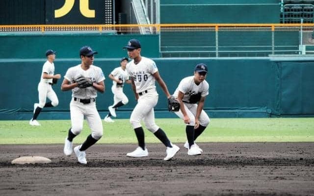 高知中央が甲子園練習「観客席めちゃくちゃ近い」「気持ち高ぶる」