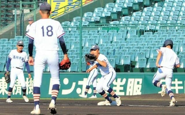 決戦の舞台「景色が違う」「夢が現実に」　高川学園が初の甲子園練習