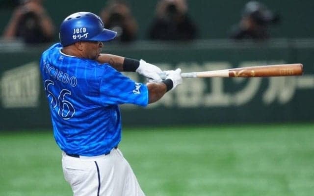 「素敵すぎて涙止まらない」　新助っ人をベンチから見守り…変わらぬ2人の絆が「感動」