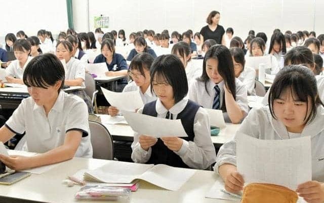 高校野球の球場アナウンス、もう一つの夏　知らない選手に思いを