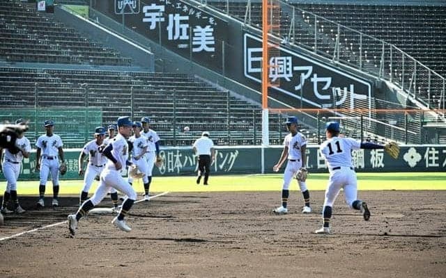 聖光学院が甲子園で練習　投手「やっぱり良いマウンド、投げやすい」