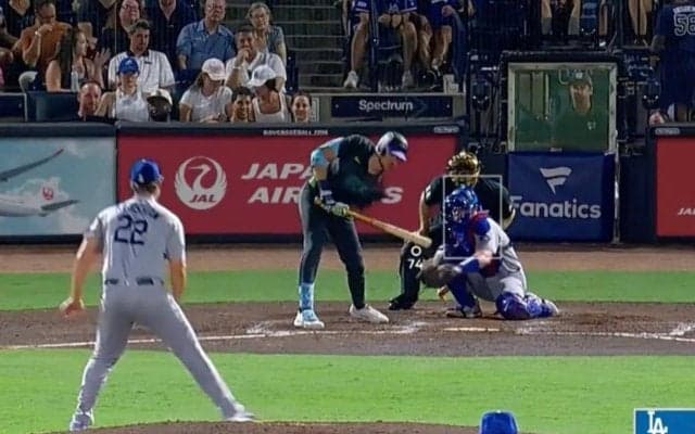 どうした…？ カーショウの超絶魔球に“イライラ”「エグいな」「これは打てない」相手打者の様子がおかしくなる「まさにベテラン」