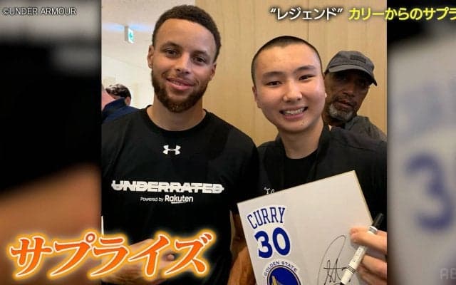 【秘話】「あれ、まさか…？」富永啓生、ステフィン・カリーの“粋なサプライズ”に感激！「嬉しかった」憧れのスーパースターの“足元”にビックリ