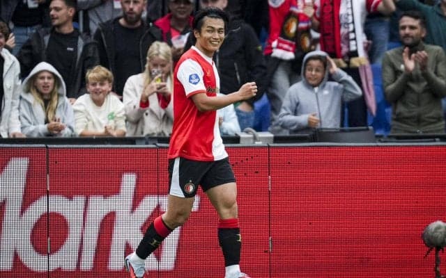 「日本人コンビで決めてるやん！」上田綺世が渡辺剛のスルーパスに抜け出して2点目ゲット「小野伸二とトマソンを彷彿とさせる」「エグいパスをしっかり決めた」日本人ホットライン開通にファン大歓喜