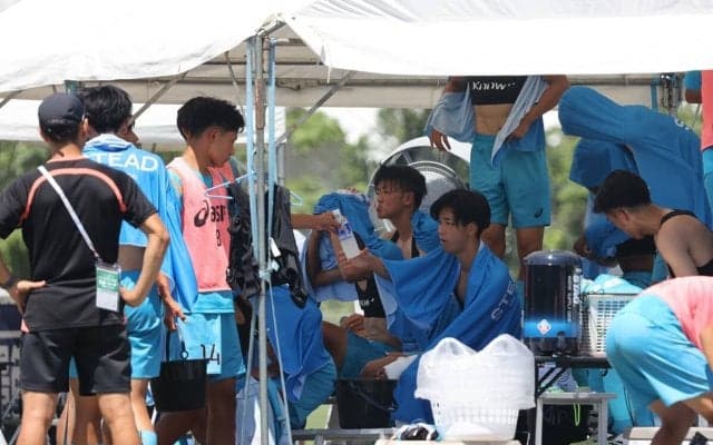真夏の高校サッカーインターハイに大会廃止の動き 猛暑に揺れる現場と全国大会の意義を考える