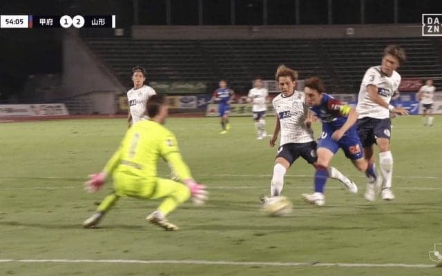 「めちゃ速い！」45m爆走→トゥーキック股抜きゴラッソが話題「推進力えぐぅ」「J2では抜けてる」甲府10番の鮮やか弾にファン興奮