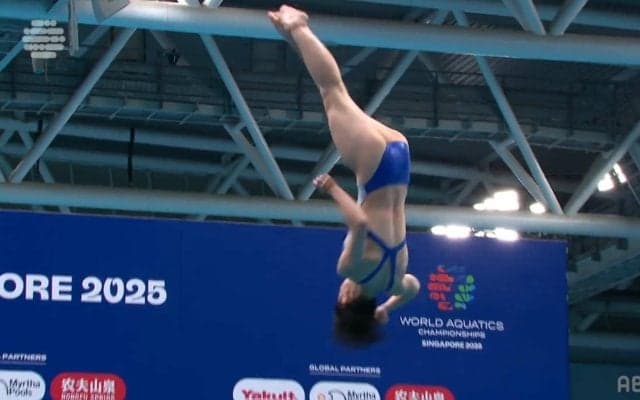 人間が落ちたとは思えない…「吸い込まれるような入水」「泡も出ない」圧勝で金メダルを獲得した中国飛込選手 別次元の演技に解説者も絶賛のオンパレード