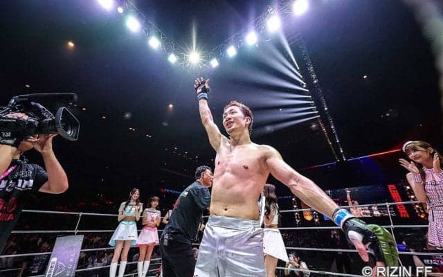 【超RIZIN.4】朝倉未来のサイン入りグローブが今大会最高額“70.5万円”　2番目に高額で落札されたのは、死闘の末に最終回TKOで敗れたあの選手