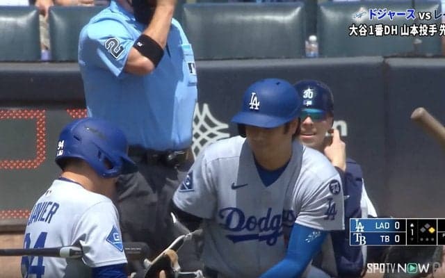 大谷翔平がド軍・名物バットボーイにとった“行動”…ヘレラさんを右手で「ポン」 “感謝の気持ち”滲んだ一幕