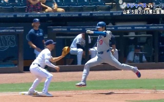 何が起きた？ 大谷翔平、“まさかの大ジャンプ”「身体能力エグい」「すげえ…」相手捕手ドン引きの“爆速走塁”「浮いてるやん」