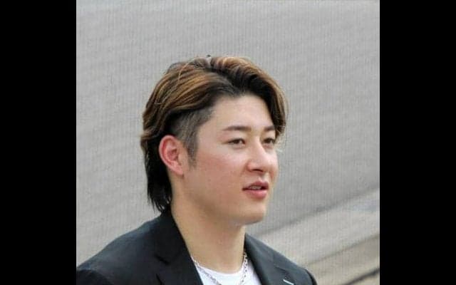 金足農エース吉田「びっくり」　練習場に兄・輝星、汗流す後輩見守る
