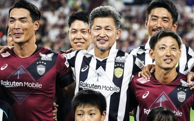 キングカズが現役でいてくれる幸せ　田原俊彦ダンス、永島昭浩とのハグ...「楽しくなければサッカーじゃない」