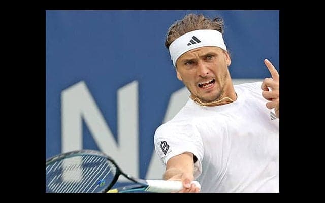 ズベ 逆転勝ちで王者の連覇阻止