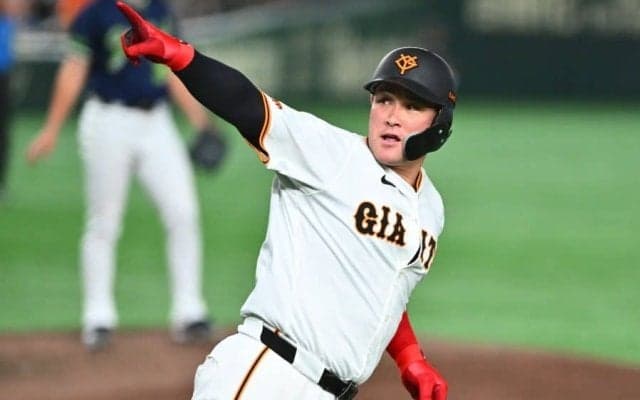 巨人リチャードが豪快4号　ドーム熱狂の逆方向弾…ハイタッチの阿部監督は右肩負傷？