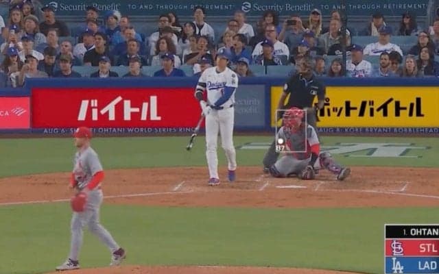 球場騒然！大谷翔平もビックリ… 爆速弾丸ライナーで“まさかの光景”「危険すぎ」強烈な打球が警備員に直撃する“衝撃アクシデント”「大丈夫か…」