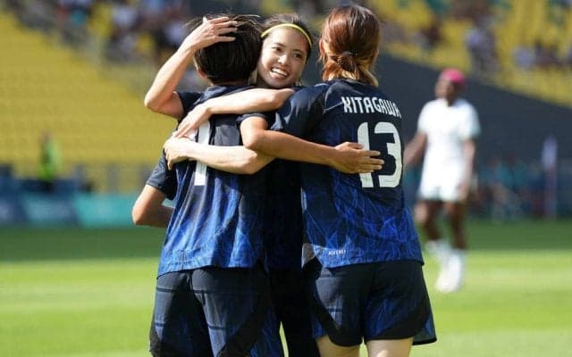 ｢最強のコンビ｣マンC長谷川唯と朋友の｢ロンドン2人旅｣プラベ私服ショットに反響！｢髪型ショート｣｢デニム姿かわいい｣｢2人ともオシャレさん｣の声