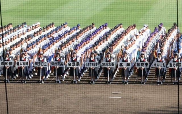 高校野球の“ド派手ユニ”が「圧倒的に目立つ」　35年ぶり甲子園で再発見「目を引く」