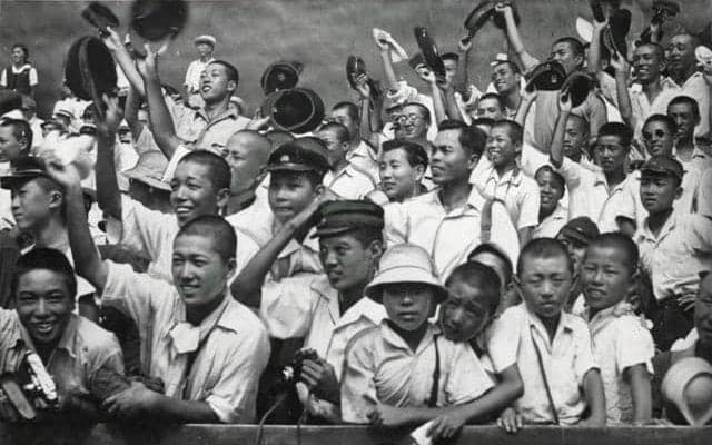 選手のプレーに心を打たれる　戦後と変わらない甲子園の光景