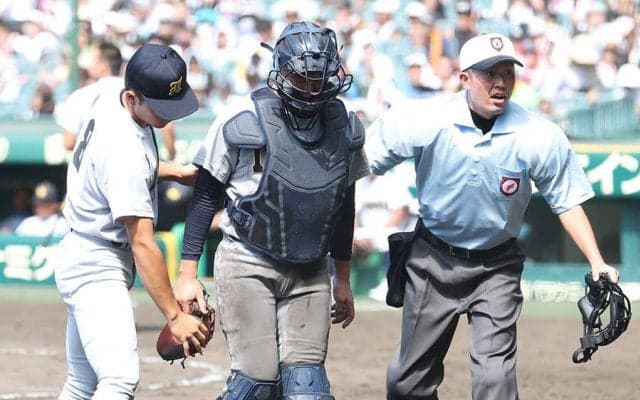 仙台育英、捕手の川尻が足を痛めて交代　7回の守備中に治療…再び出場も8回の打席で代打