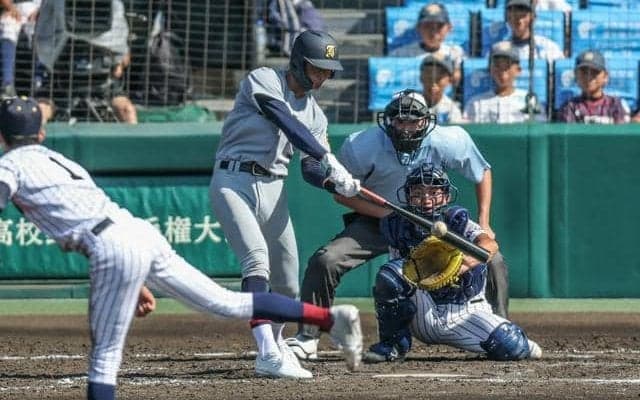仙台育英、四回4得点　大会第1号本塁打も　鳥取城北は無得点