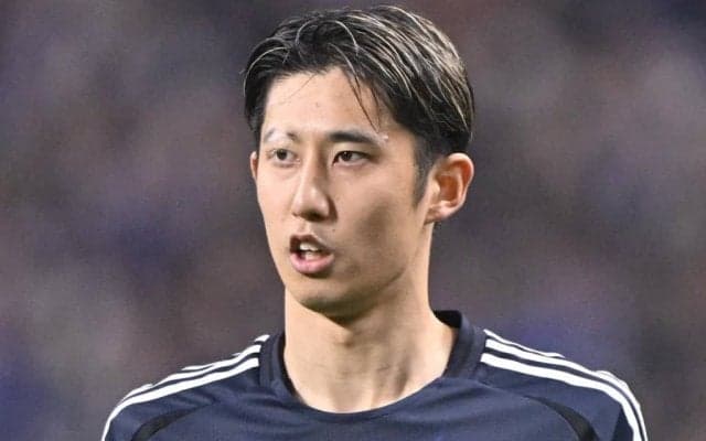 名門バイエルン新サードユニと｢モデル・日本代表DF伊藤洋輝｣に大歓声！｢伊藤いい顔してる!｣｢かっこよすぎる!!｣の声