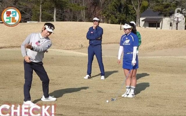 左ワキにスティックカバーを挟んで打つドリルで「体幹を使ったスイング」を手に入れよう