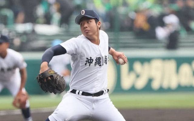 沖縄尚学の150キロ左腕は3回まで6奪三振の快投！【甲子園】
