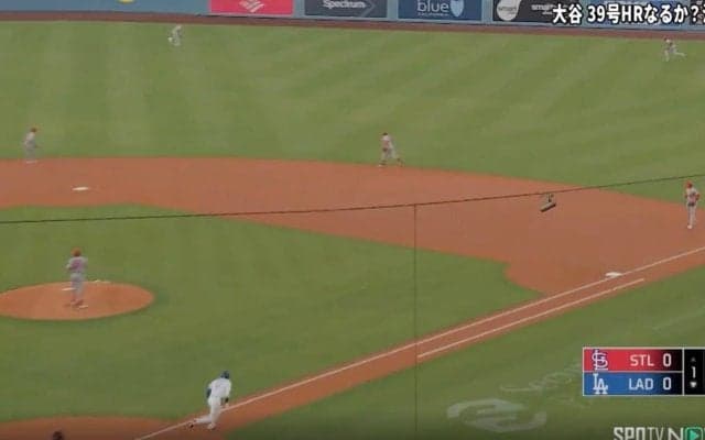 球場騒然！大谷翔平、爆速打球で“想定外のハプニング”「速すぎる」相手外野手の体勢がおかしくなる「ギリギリ止めた」