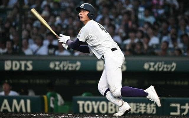 天理の1番冨田、フォーム修正実り先制　奈良大会では4本塁打の実力