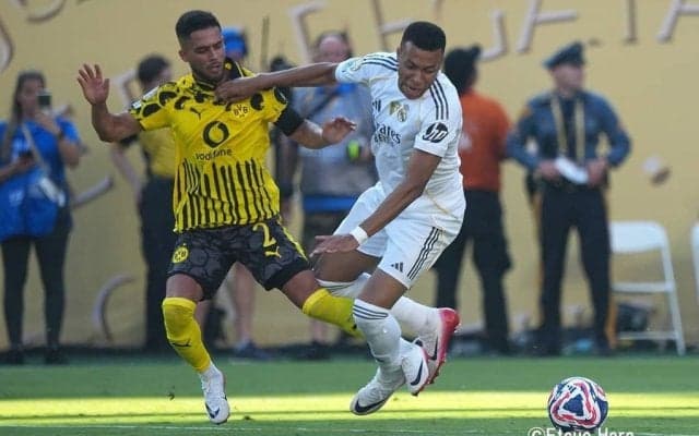 クロップ＆日本代表MFで連覇、ドルトムントの新ホームユニに｢最高すぎないか??｣称賛の声！｢かっこいい!!!｣｢いつかのCLユニを思い出す！｣