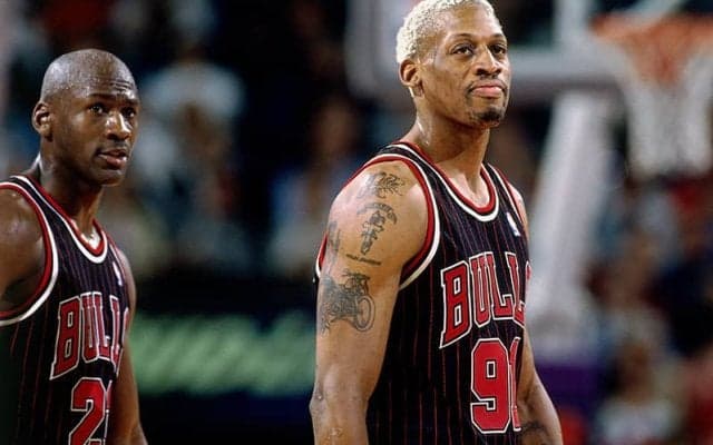 河村所属のブルズが名作ジャージ“ピンストライプ”を復刻！モデルにロッドマンを起用