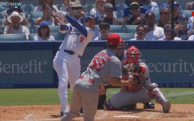 大谷翔平の豪快39号アーチに相手ピッチャーも「確信」打球を見つめガックリ…“呆然リアクション”の瞬間