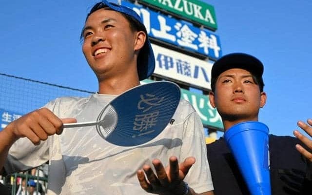 開幕試合で惜敗の小松大谷、昨夏のエースと主将もアルプス席から声援