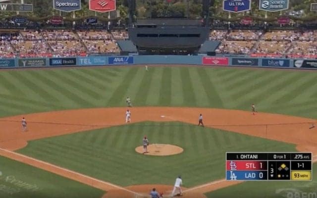 球場騒然！大谷翔平、逆方向特大弾で“まさかの光景”「スゴい当たりだ…」野手陣が秒で動けなくなる「確信見送り」