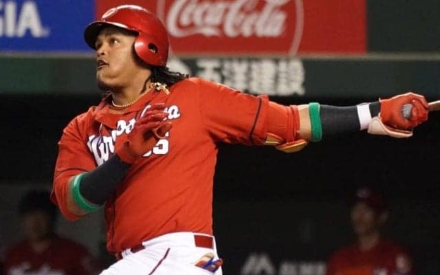 元助っ人、エスコンで衝撃飛距離　薬物退団から5年…X仰天「とんでもないとこまで…」