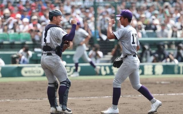 花巻東・萬谷が強力打線を翻弄！「スライダーの使い方に気をつけた」と智弁和歌山相手に1失点完投、「17」を背負って大仕事【25年夏甲子園】