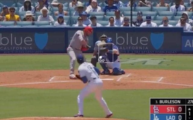 なんだこれは…？ 大谷翔平、エグい160キロ剛速球を“膝元ズバン”「えげつない」相手打者が手も足もでない“見逃し三振”「ビタビタだな」