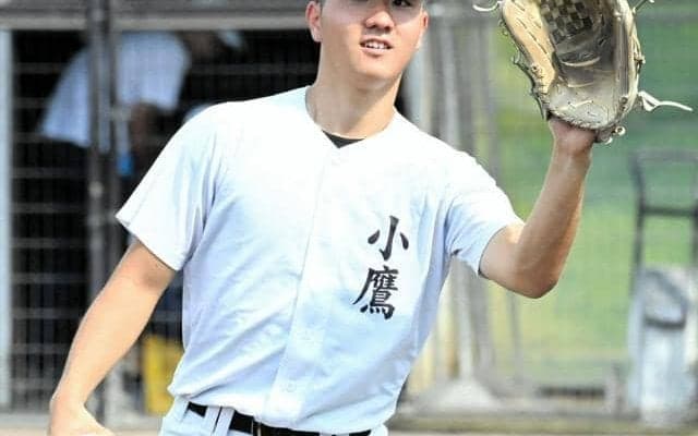 応援、捕手、グラブ修理　「三刀流」で支える日大山形の小鷹祐貴さん