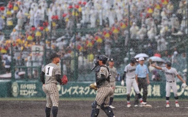 横浜と敦賀気比の一戦は4回途中で雨天中断…今後の日程に影響か【25年夏甲子園】