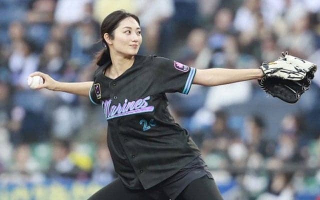 黒ショーパンで豪快足上げも…美人女優がド緊張　照れ笑いで反省「たかぶりすぎて」