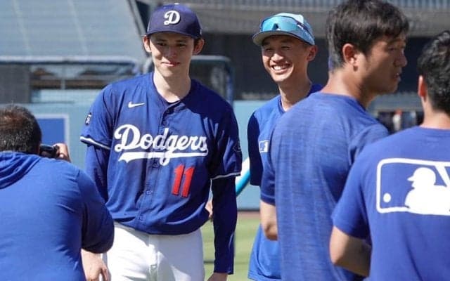 佐々木朗希は「成功してほしい」　元日本ハムの加藤豪将氏が再会…問いかけた「楽しんでるか？」