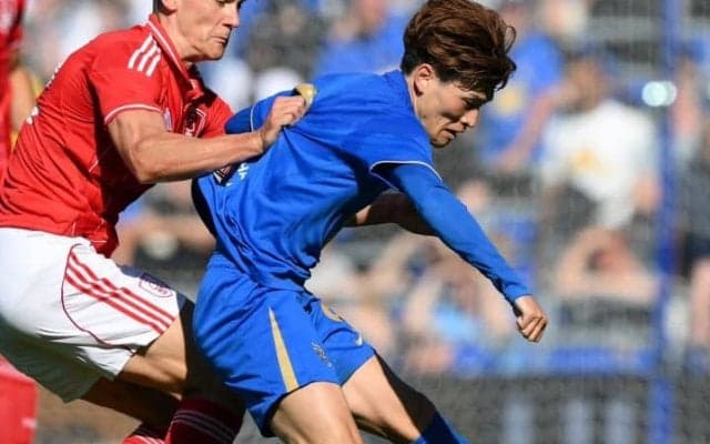 「最悪の決断だ」“消された”幻のループ弾を巡って波紋！　日本代表FWに対する判定を英解説が糾弾「すべてを台無しにした」